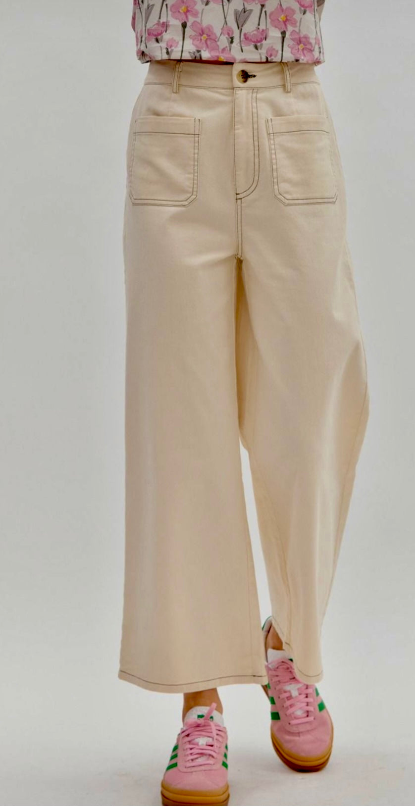 Ecru pants with cute patch pockets