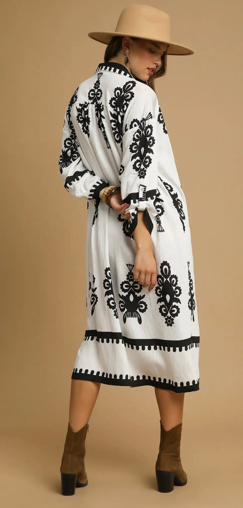 Black and white abstract print midi dress