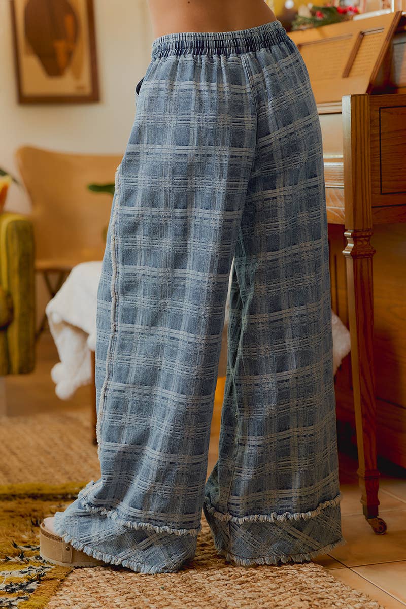 FRAYED DETAIL PLAID WIDE LEG JEANS WITH DUAL POCKETS