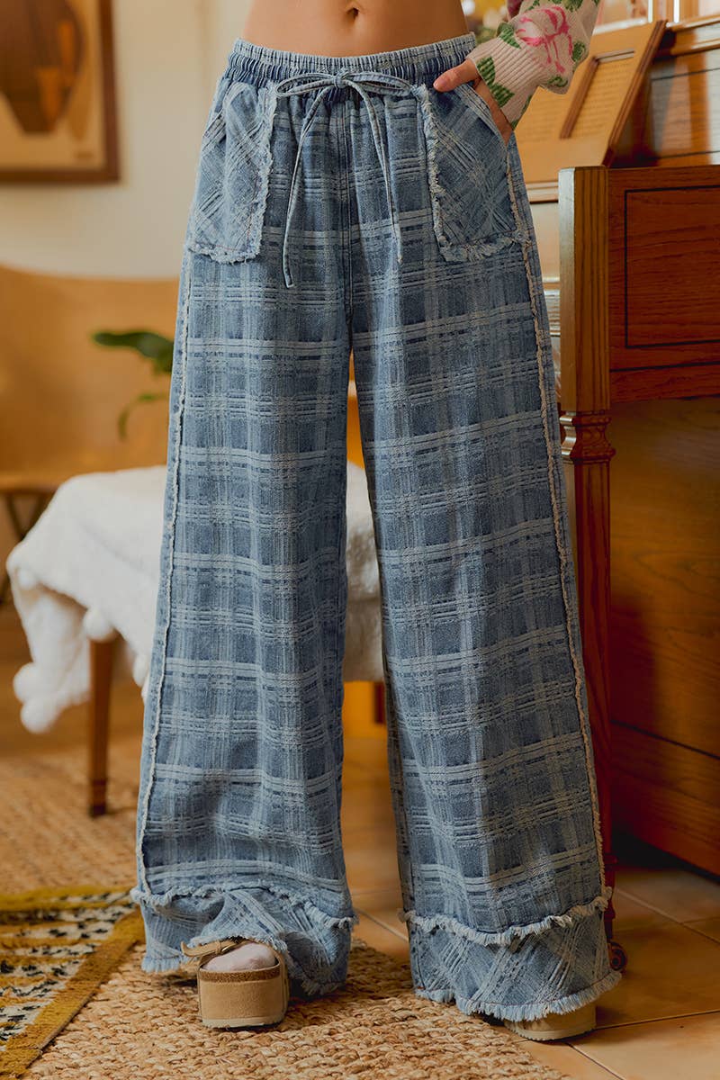FRAYED DETAIL PLAID WIDE LEG JEANS WITH DUAL POCKETS