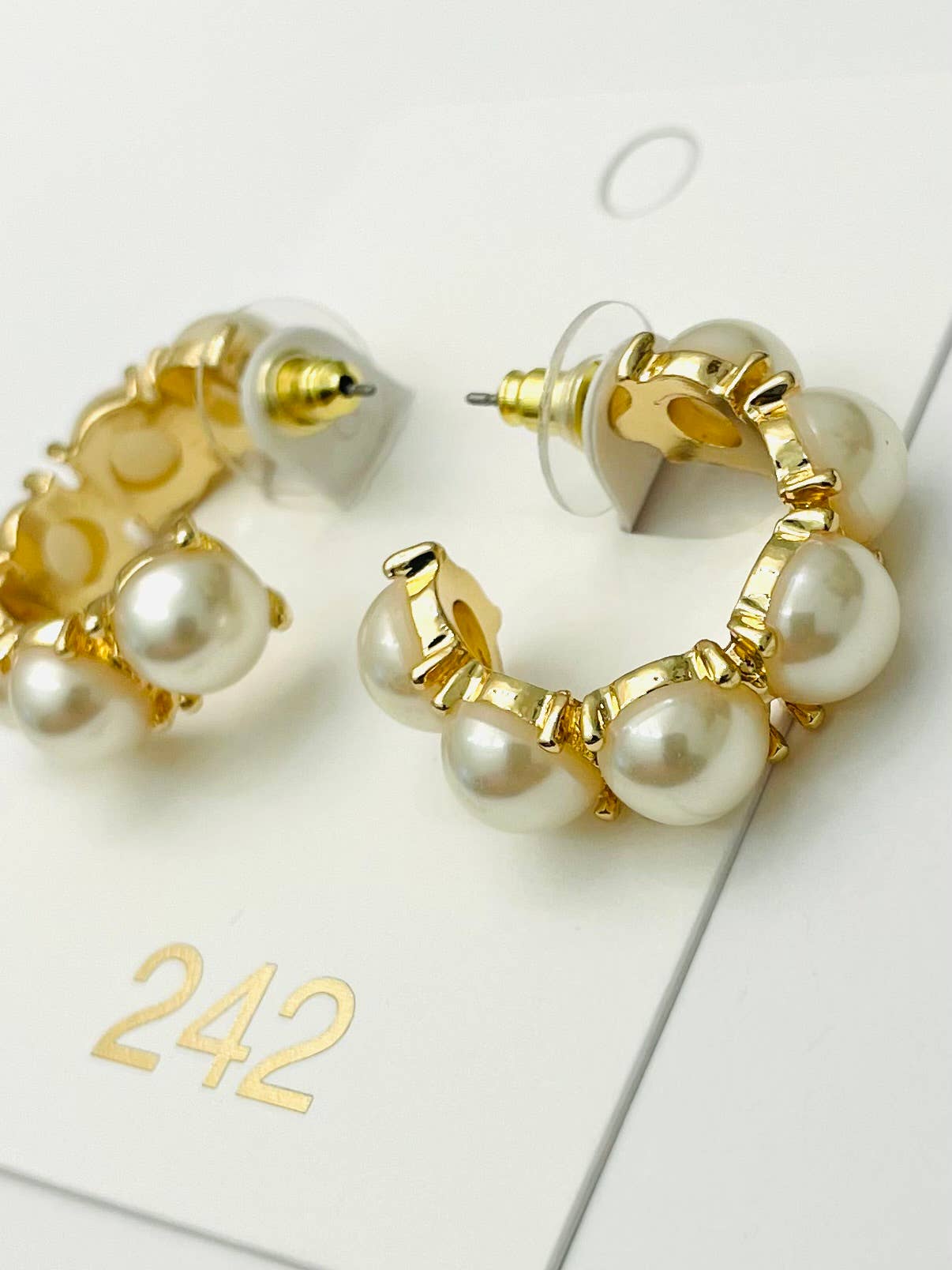 TWO FORTY TWO - CHIC - Pearl Hoop (gold)