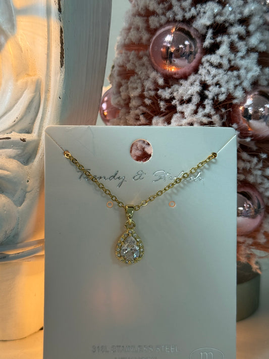 Oval pendant necklace