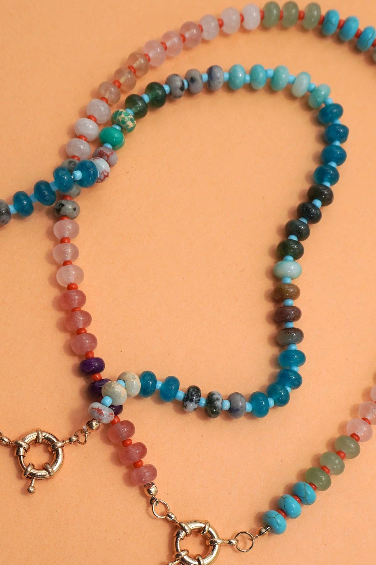 JOSSLYN by wall to wall - NATURAL STONE CHARM  SPRING CLASP BEADED NECKLACE | 40NK9467