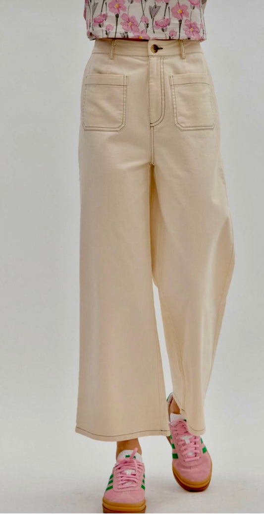 Ecru pants with cute patch pockets