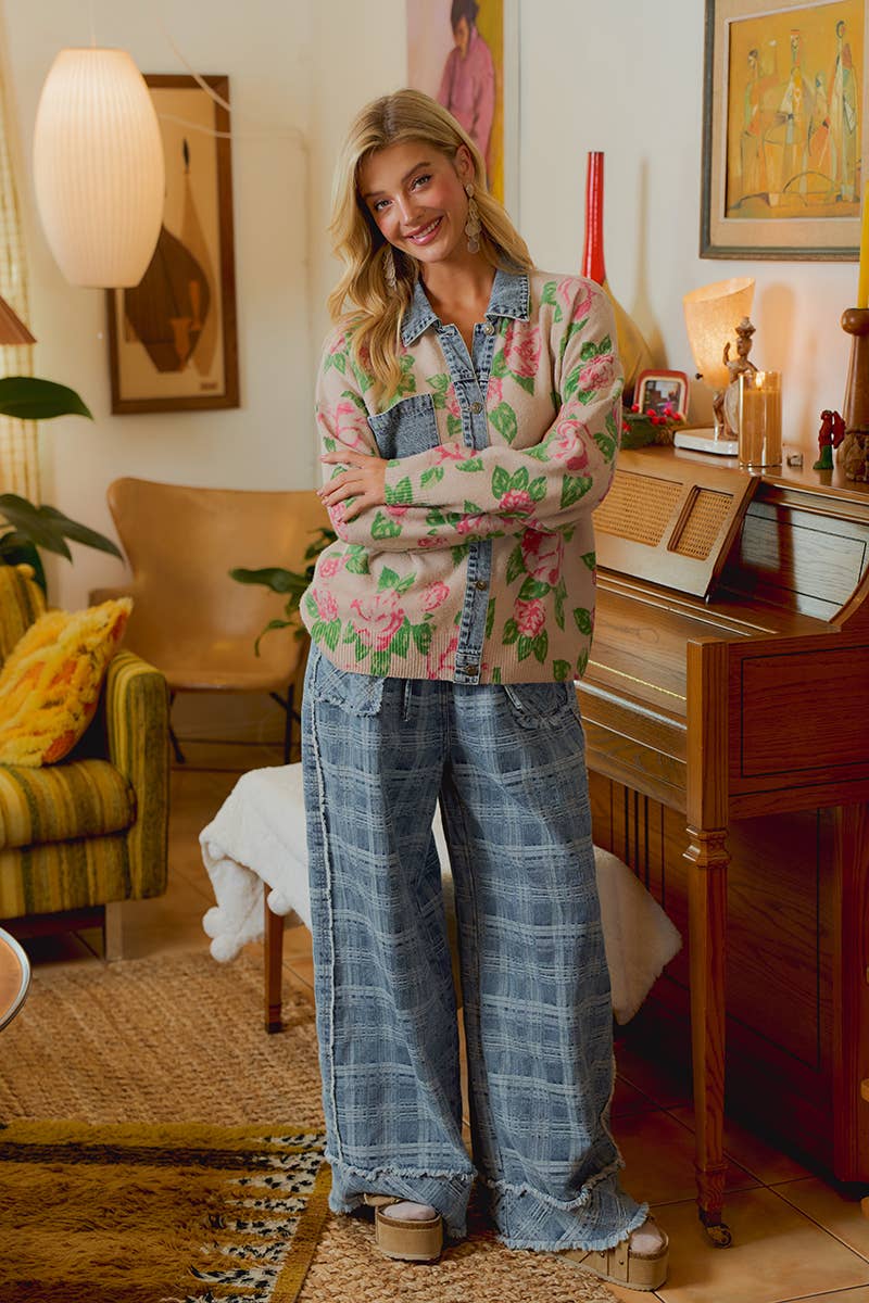 FRAYED DETAIL PLAID WIDE LEG JEANS WITH DUAL POCKETS