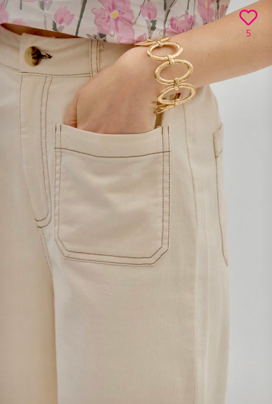 Ecru pants with cute patch pockets