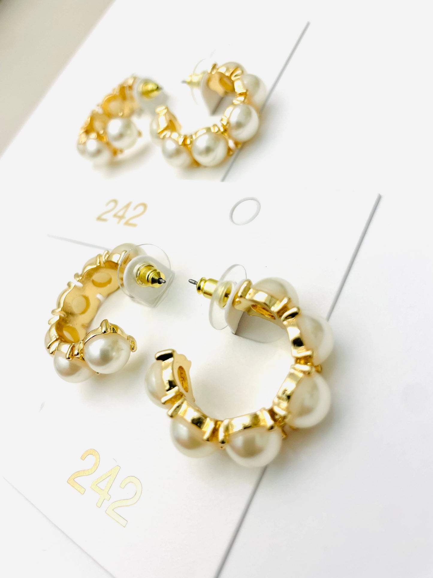 TWO FORTY TWO - CHIC - Pearl Hoop (gold)