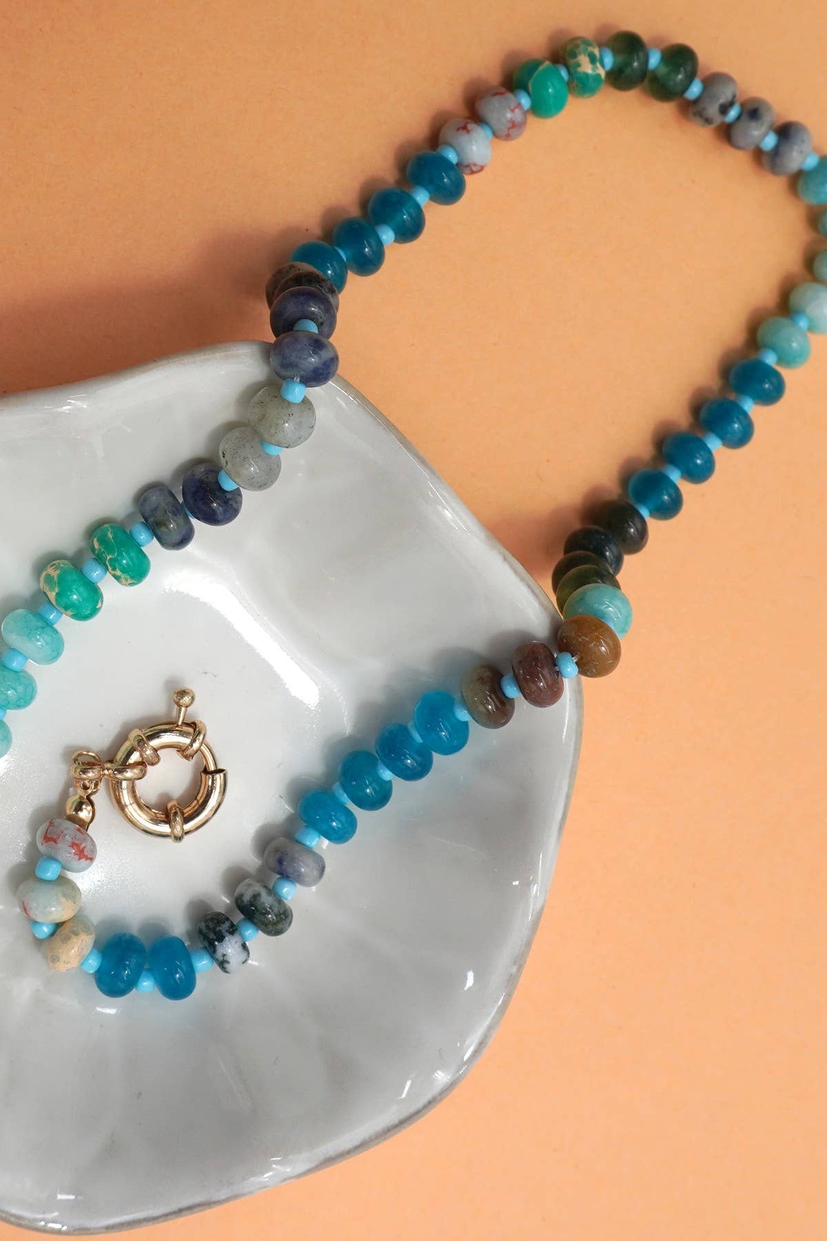 JOSSLYN by wall to wall - NATURAL STONE CHARM  SPRING CLASP BEADED NECKLACE | 40NK9467