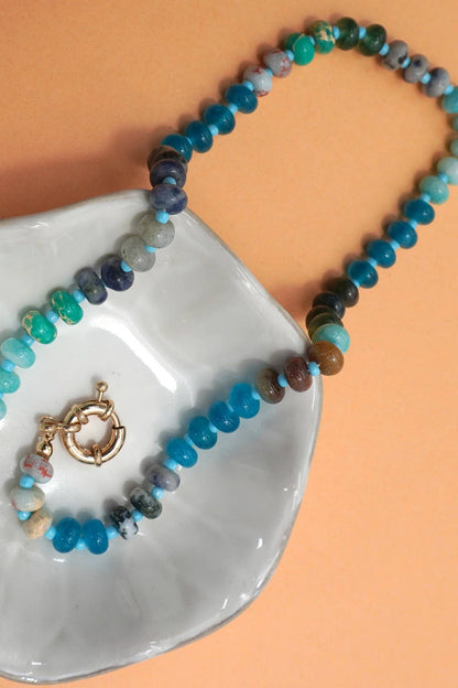 JOSSLYN by wall to wall - NATURAL STONE CHARM  SPRING CLASP BEADED NECKLACE | 40NK9467