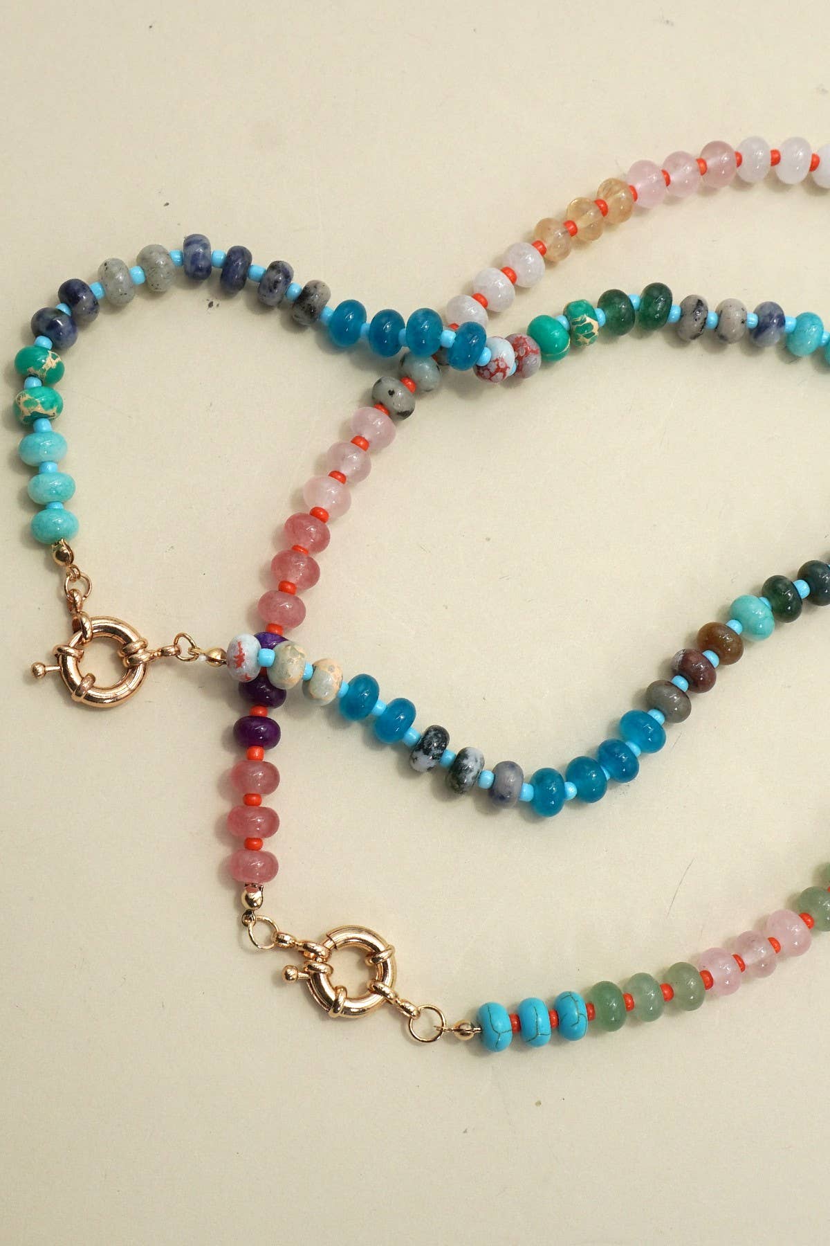JOSSLYN by wall to wall - NATURAL STONE CHARM  SPRING CLASP BEADED NECKLACE | 40NK9467